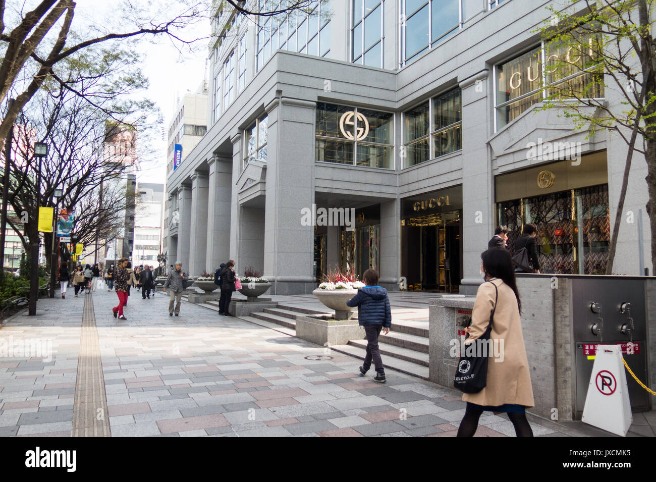 Gucci outlet immagini e fotografie stock ad alta risoluzione - Alamy