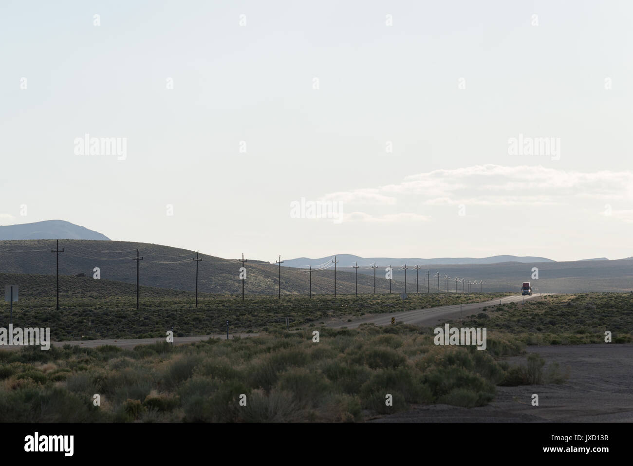 Carrello su autostrada 6 nel deserto del Nevada. Foto Stock