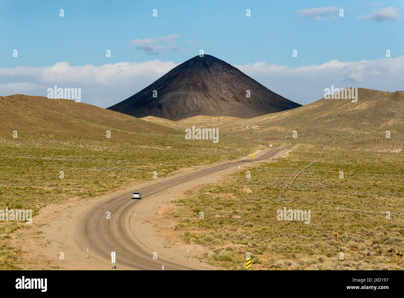 Auto Saulsbury ascendente Vertice sulla Highway 6 in Nevada. Foto Stock