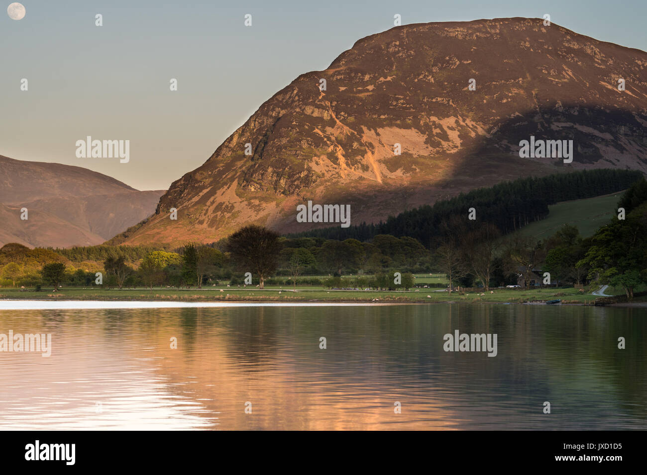 Laghi e Montagne, Lake District Cumbria. Melbreak al tramonto Loweswater Cumbria. Foto Stock