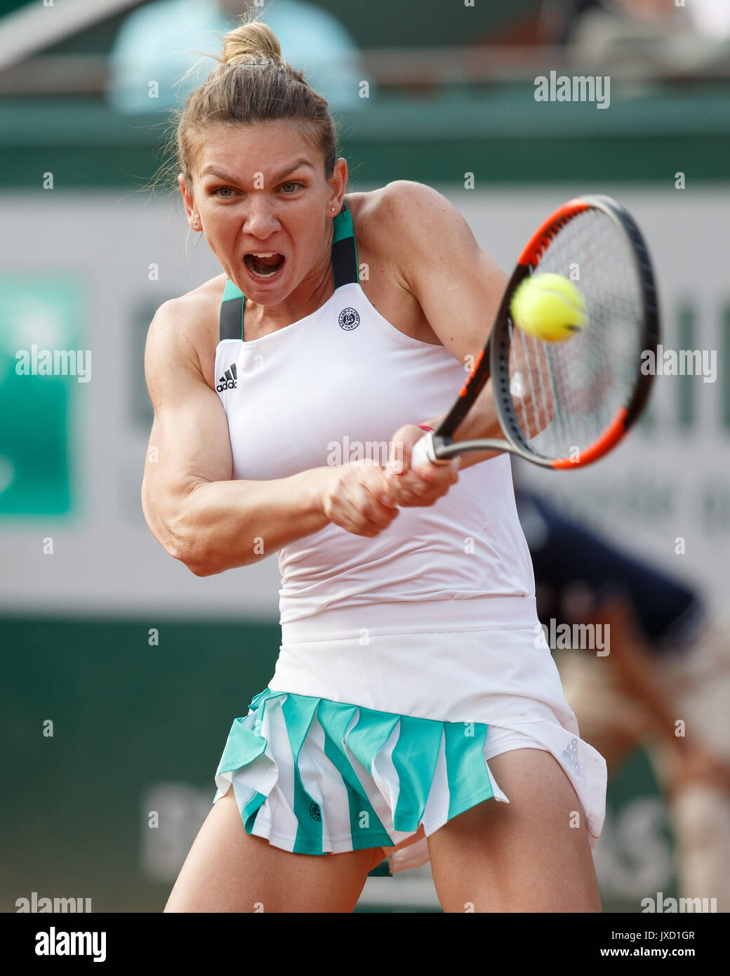 SIMONA HALEP (ROU) Tennis - French Open 2017 - Grand Slam / ATP / WTA / ITF - Roland Garros - Parigi - Francia - 8 giugno 2017. Foto Stock