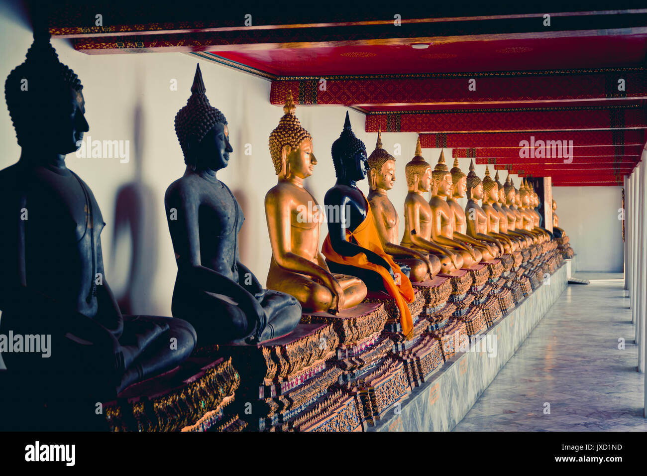 Statue buddiste a Bangkok il Wat Pho tempio. Foto Stock