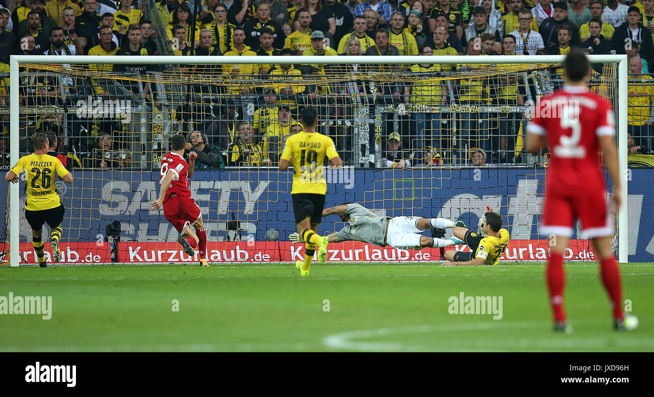 05.08.2017, DFL Supercup 2017, Borussia Dortmund - FC Bayern München, im Signal Iduna Park di Dortmund. Tor zum 1:1 Foto: Cronos/MIS Foto Stock