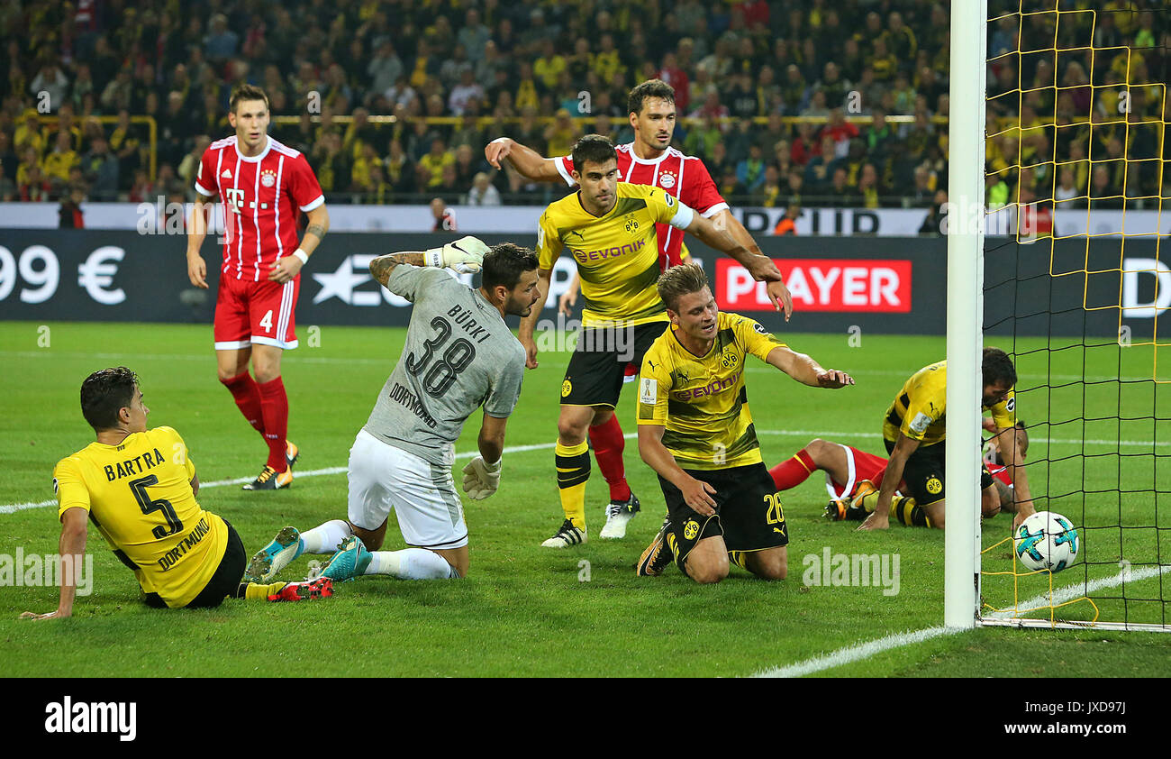 05.08.2017, DFL Supercup 2017, Borussia Dortmund - FC Bayern München, im Signal Iduna Park di Dortmund. Tor zum 2:2 Foto: Cronos/MIS Foto Stock