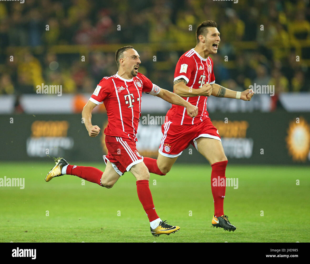 05.08.2017, DFL Supercup 2017, Borussia Dortmund - FC Bayern München, im Signal Iduna Park di Dortmund. Schlussjubel Bayern München , v.l. Franck Ribery (Bayern München) , Niklas Süle (Bayern München) Foto: Cronos/MIS Foto Stock