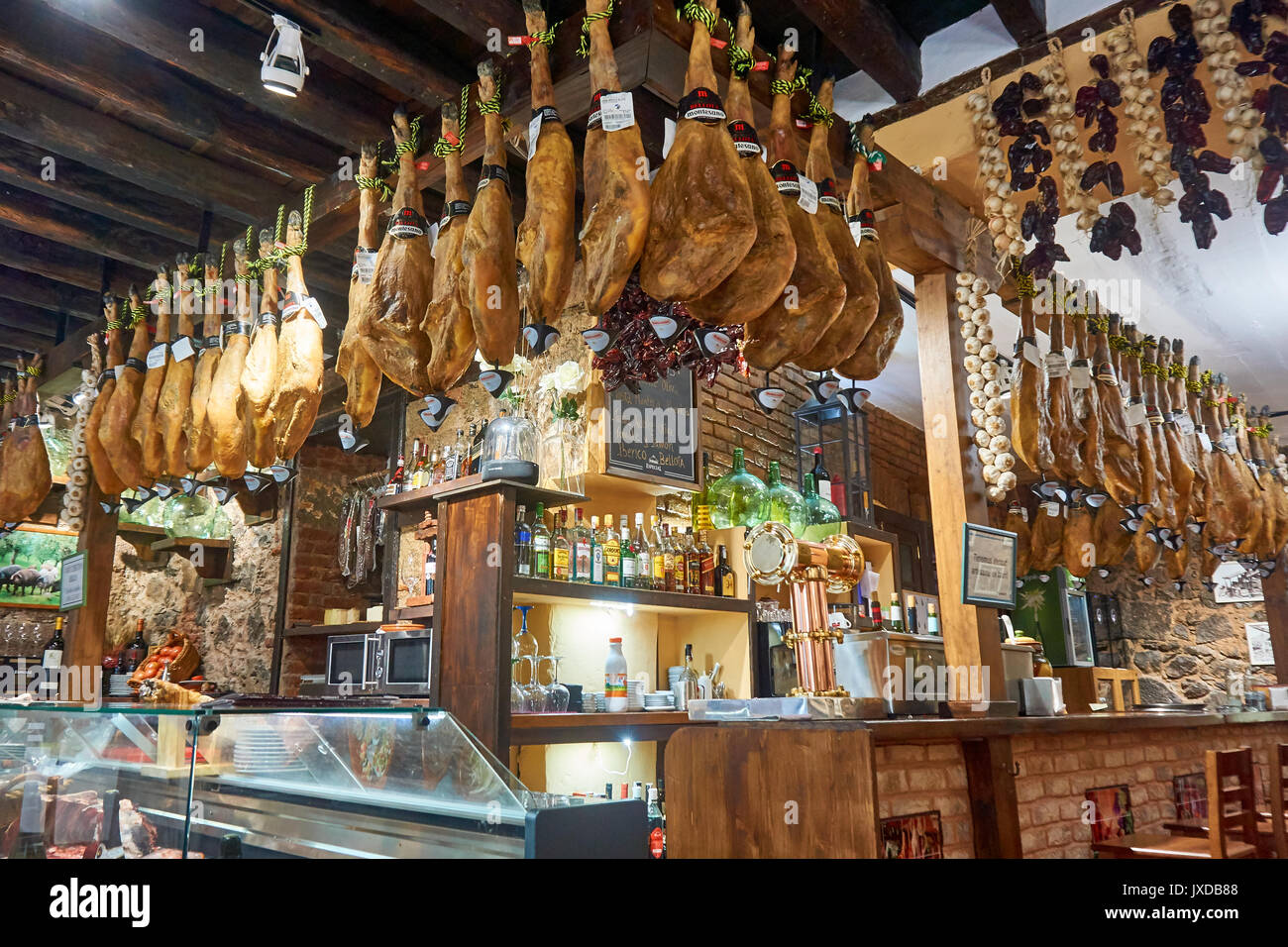 Santa Cruz de Tenerife,Spain-January 2017:i prodotti a base di carne per la vendita nel mercato di Tenerife, Spagna Foto Stock