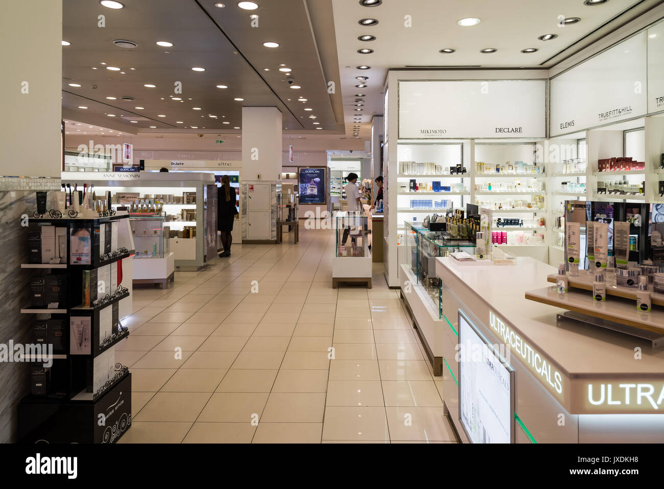 Mosca, Russia - luglio 25.2017. Vendita di profumi e cosmetici nel negozio Zum Foto Stock