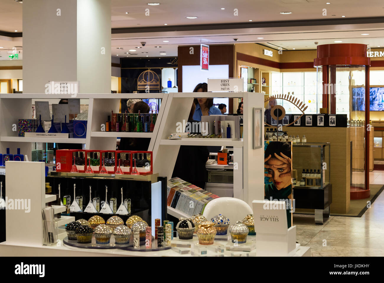 Mosca, Russia - luglio 25.2017. Vendita di profumi e cosmetici nel negozio Zum Foto Stock