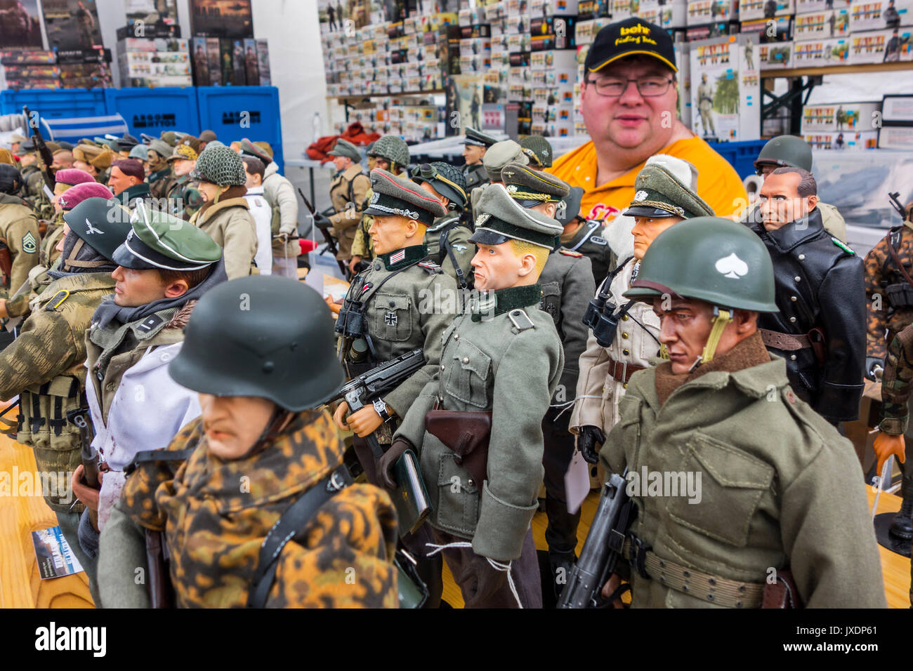 La vita militare action figure nella Seconda Guerra Mondiale di uniformi per la vendita in stand alla fiera militaria per WW2 appassionati Foto Stock