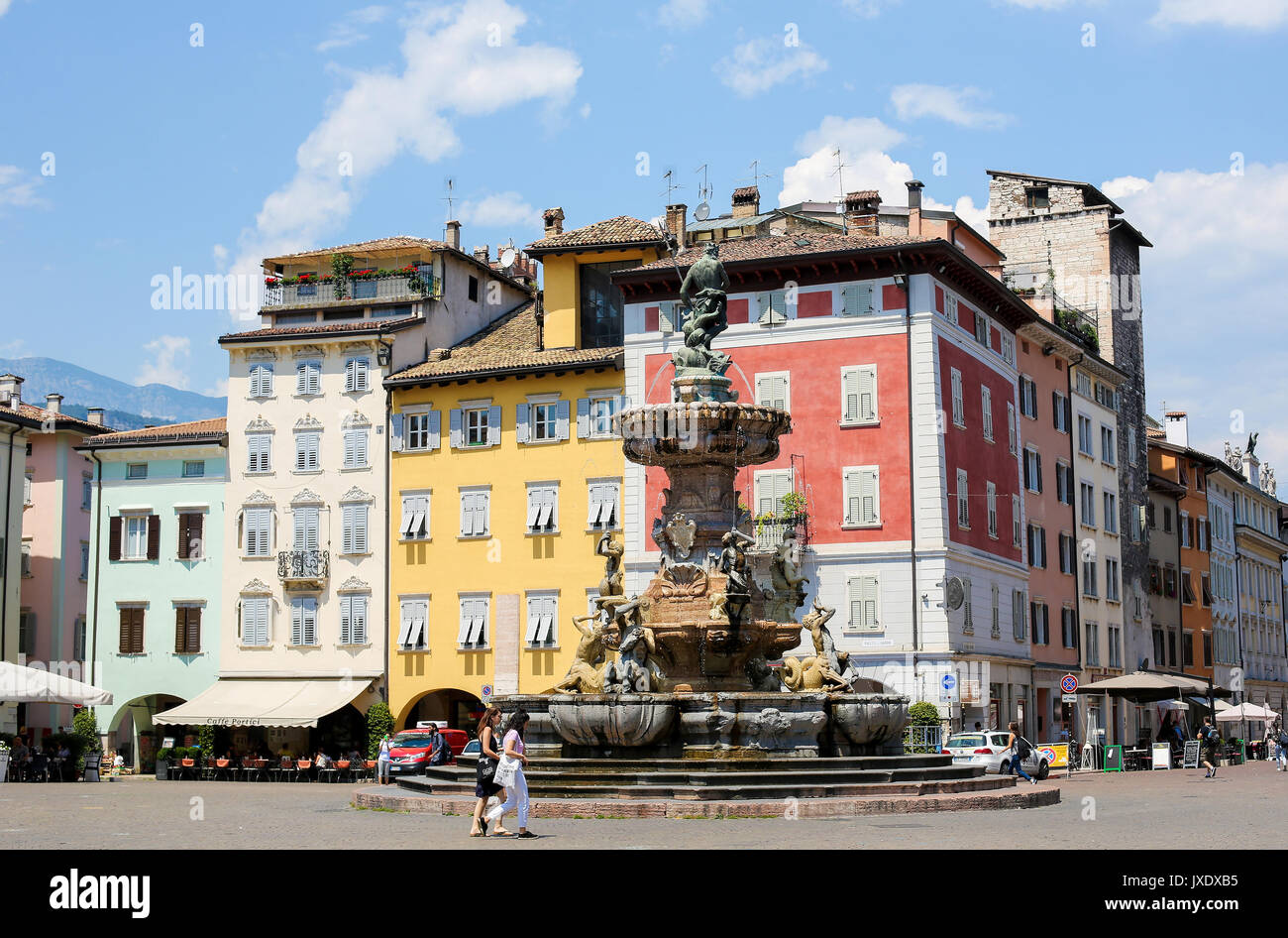Fontana di Nettuno (1767) sulla p.zza Duomo di Trento, Trentino, Italia Foto Stock