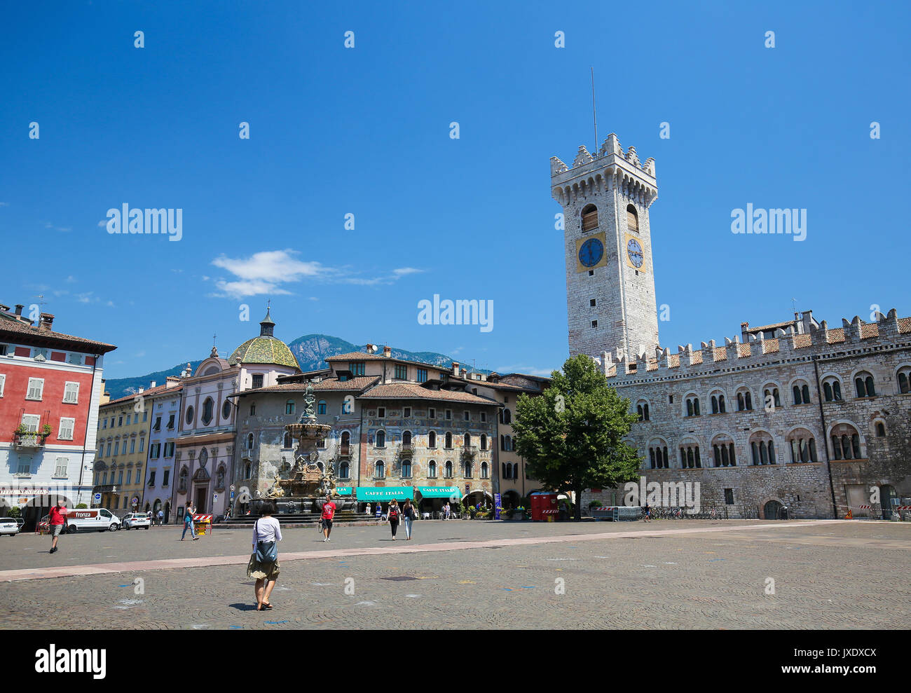 Torre Civica in Piazza Duomo a Trento, Trentino, Italia Foto Stock