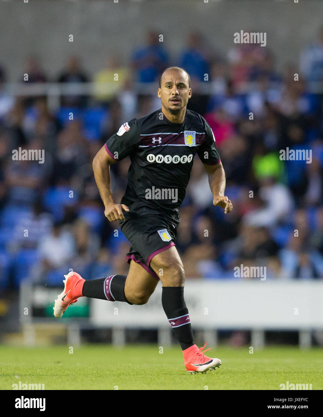 Reading, Regno Unito. Il 15 agosto, 2017. Gabriel Agbonlahor di Aston Villa durante il cielo di scommessa match del campionato tra lettura e Aston Villa al Madejski Stadium, Reading, in Inghilterra il 15 agosto 2017. Foto di Andy Rowland/prime immagini multimediali. Credito: Andrew Rowland/Alamy Live News Foto Stock