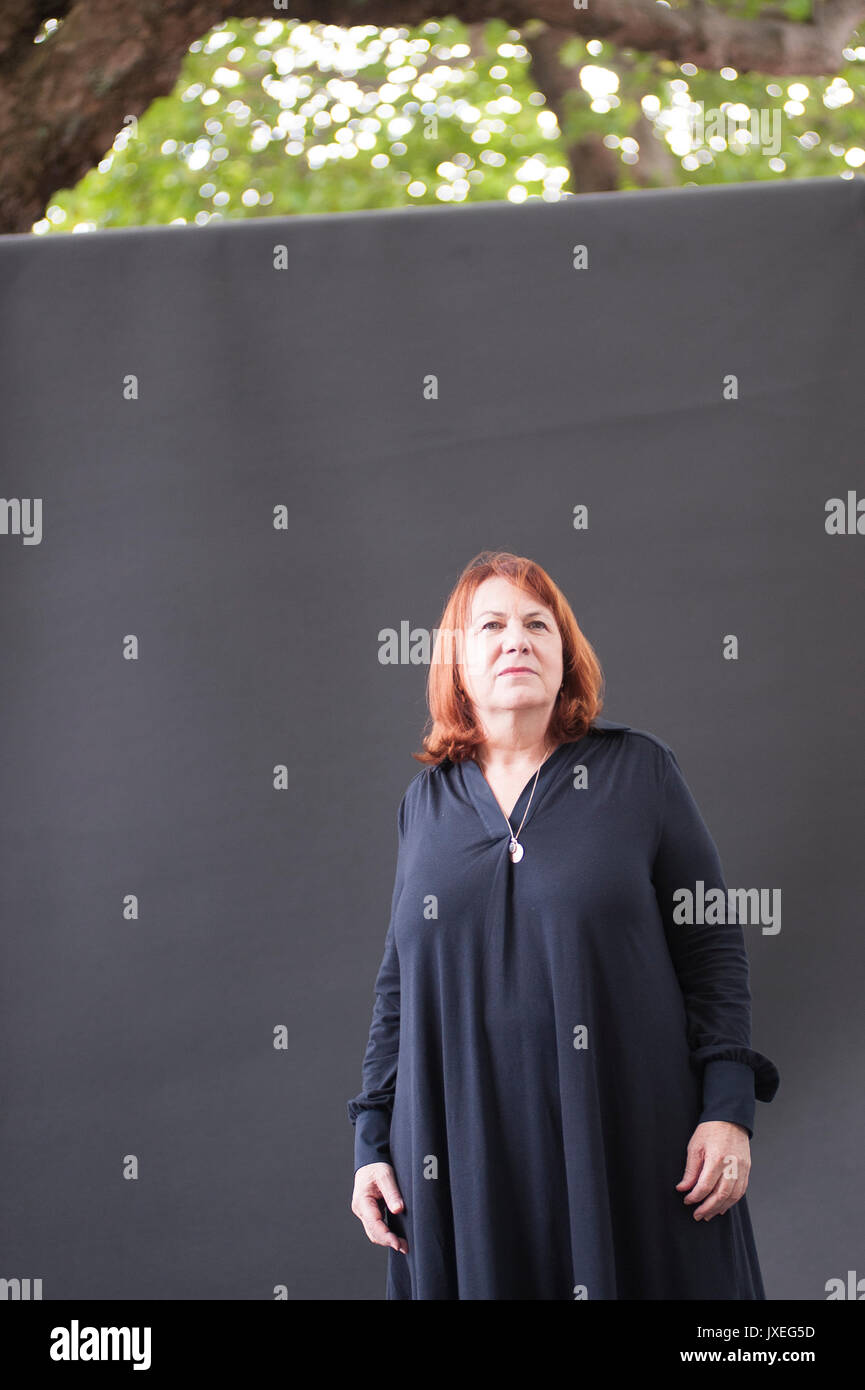 Edinburgh, Regno Unito. 16 Ago, 2017. Linda concedere un romanziere e giornalista che compaiono all'Edinburgh International Book Festival Credito: Lorenzo Dalberto/Alamy Live News Foto Stock