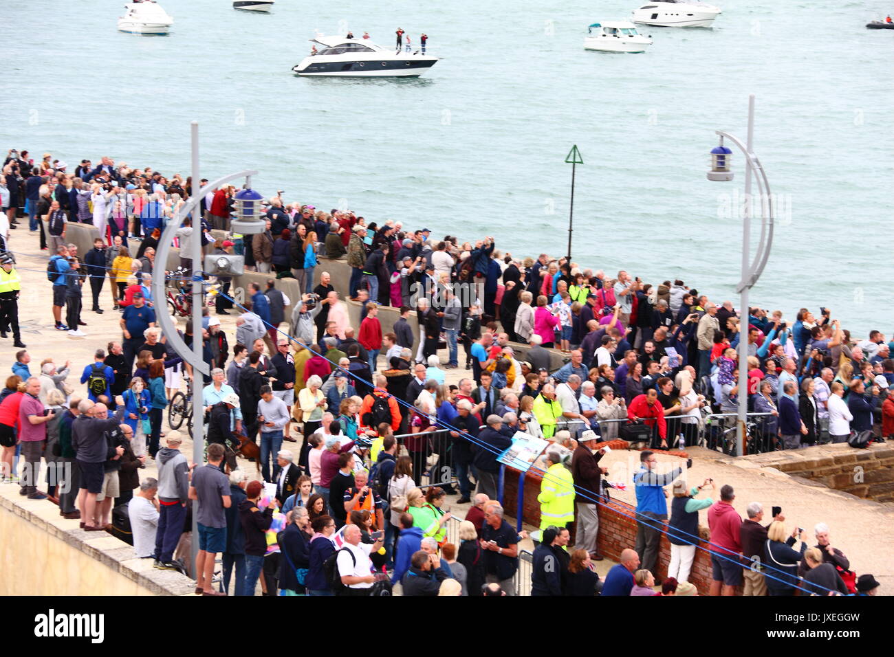 HMS Queen Elizabeth arriva a Portsmouth Porto per la prima volta. Foto Stock