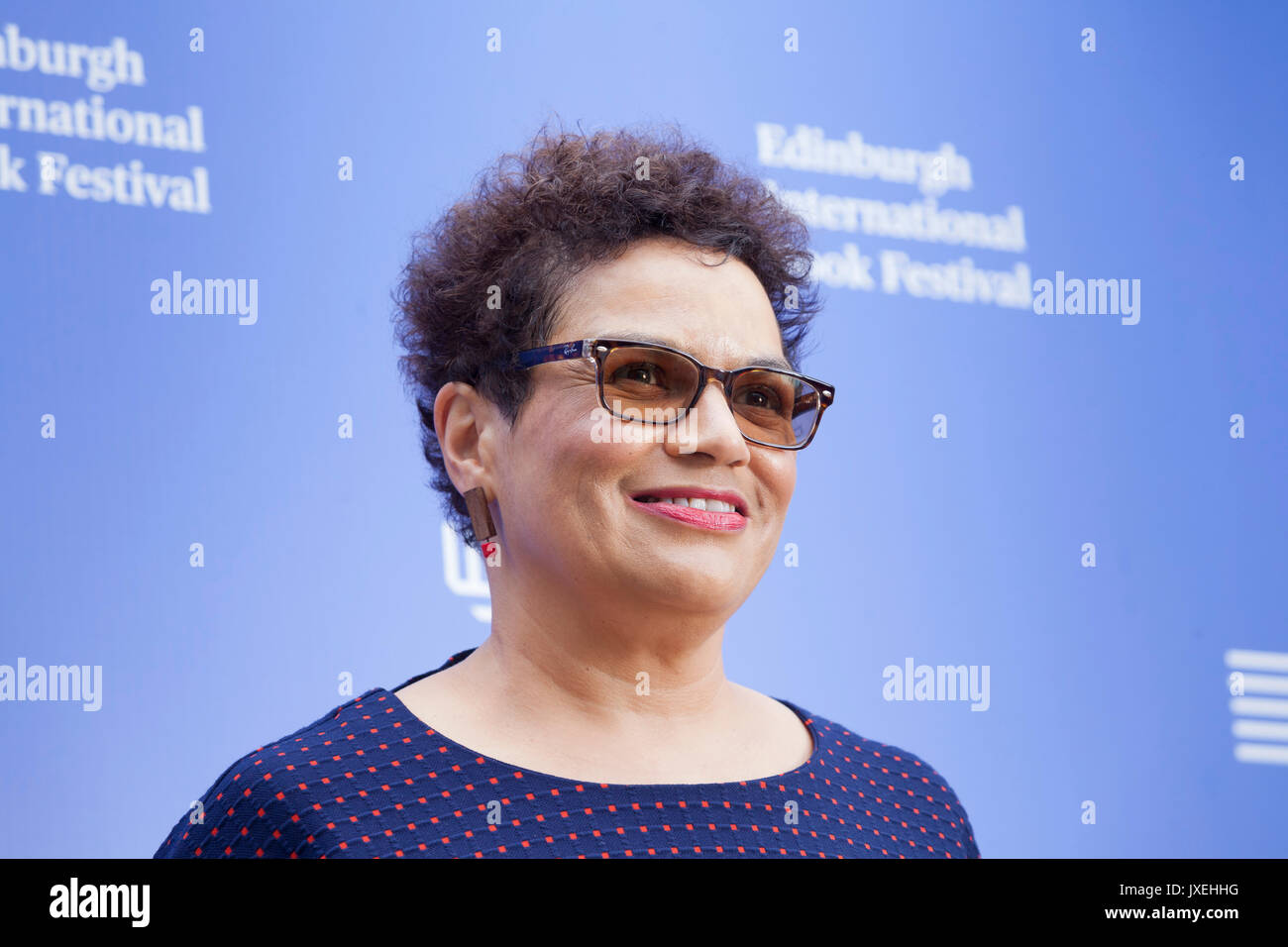 Edinburgh, Regno Unito. 16 Ago, 2017. Jackie Kay MBE FRSE, Scottish poeta e romanziere. Ella è la terza Makar moderno, il poeta Scozzese laureate, figurante al Edinburgh International Book Festival. Credito: GARY DOAK/Alamy Live News Foto Stock