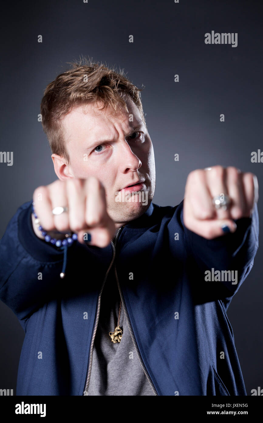 Edinburgh, Regno Unito. 16 Ago, 2017. Joe Lycett, il comico britannico e scrittore che compaiono all'Edinburgh International Book Festival. Credito: GARY DOAK/Alamy Live News Foto Stock