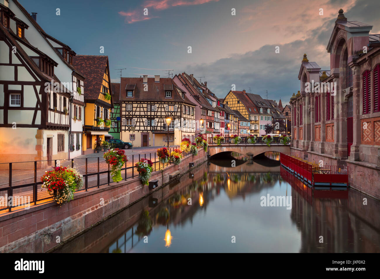 Città di Colmar. Immagine di paesaggio urbano del centro di Colmar, Francia durante il tramonto. Foto Stock