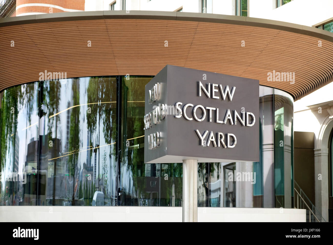 New Scotland Yard a una stazione di polizia a Londra, Regno Unito Foto Stock