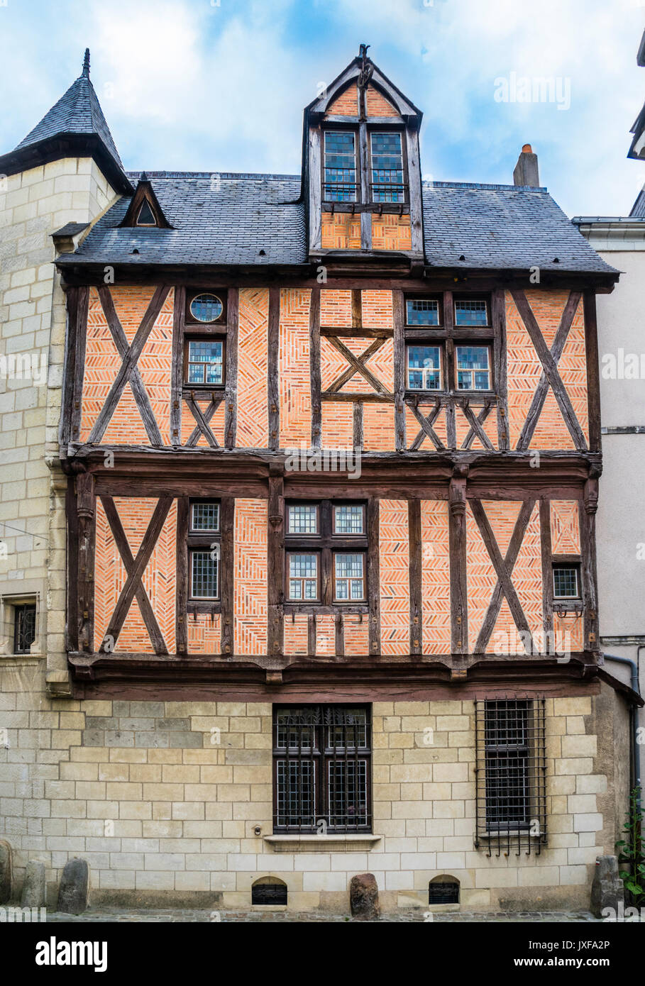 Francia Pays de la Loire, Angers, medievale casa in legno e muratura a Rue Saint-Aignan Foto Stock
