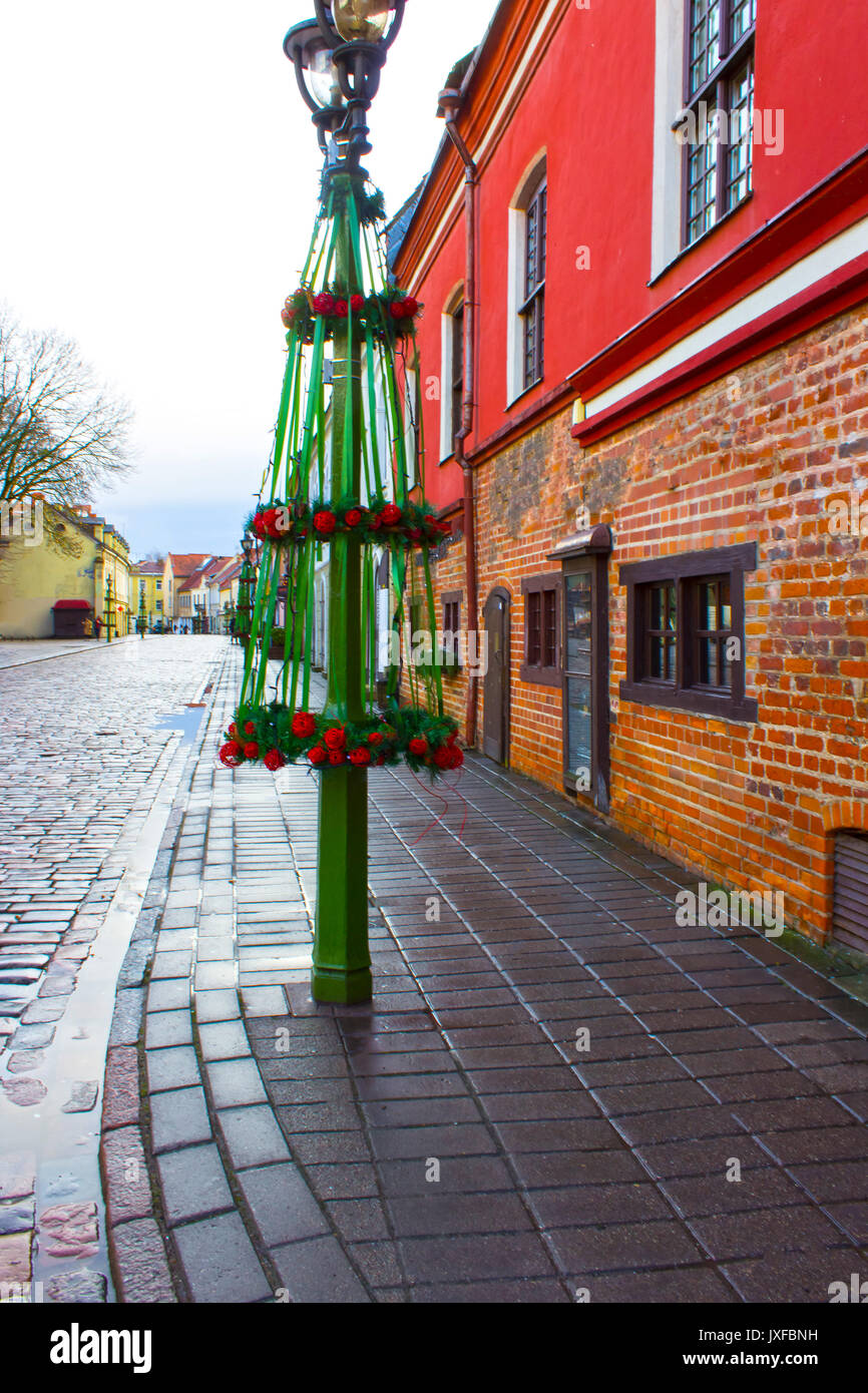 La facciata della vecchia casa in via della città vecchia a Kaunas Foto Stock