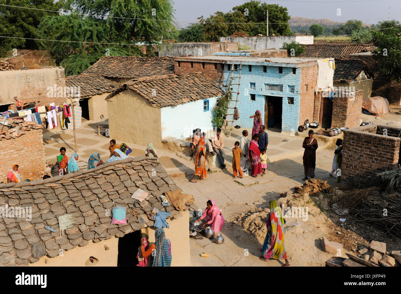 INDIEN Uttar Pradesh, Frauen unterer Kasten und Kastenlose Frauen in Doerfern in Bundelkhand / INDIA Uttar Pradesh bassa casta Dalit e donne in frazioni di Bundelkhand Foto Stock