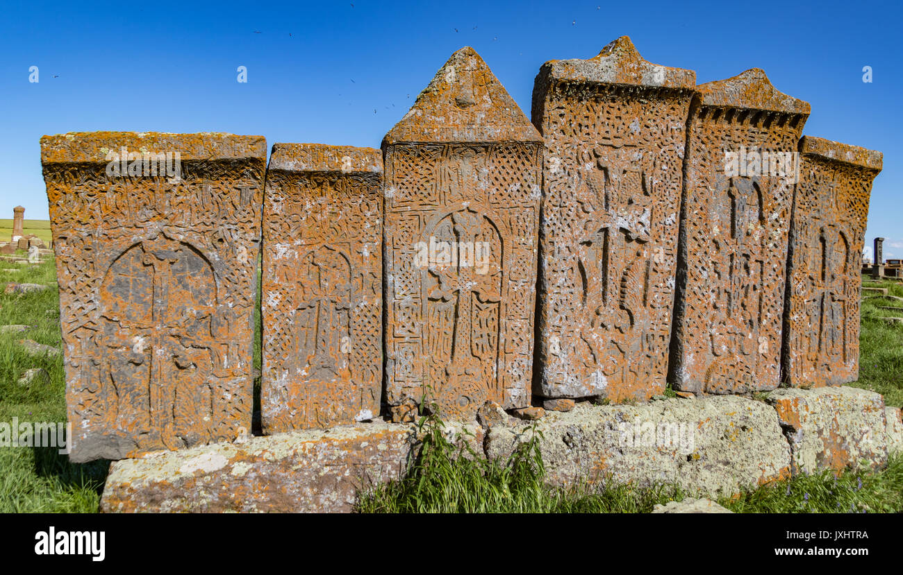 Lapidi del cimitero Noratus in Armenia, creato tra l'undicesimo e il sedicesimo secolo D.C. Foto Stock