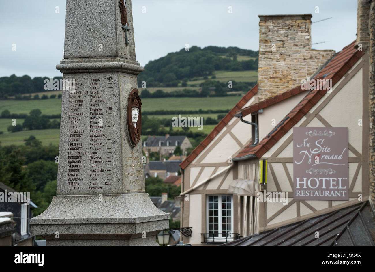 Clecy,Calvados,Normandia, Francia. Agosto 2017 Clecy una piccola cittadina in SUISSE NORMANDE (Swiss Normandia ) area della Normandia, Francia. Wikipeadia: Clécy è Foto Stock