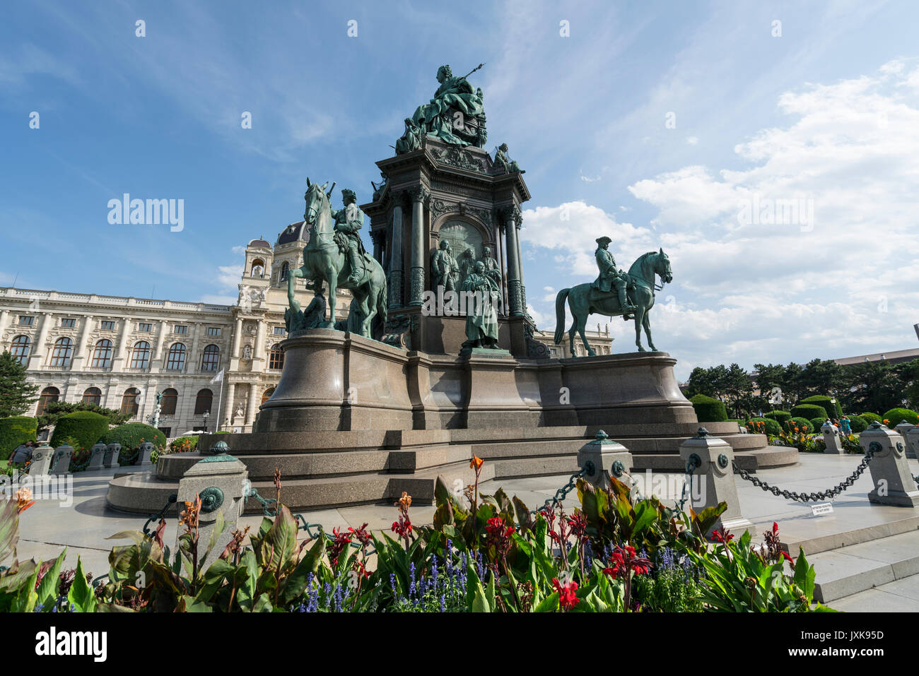 maria-theresien-platz-con-monumento-a-maria-teresa-il-museo