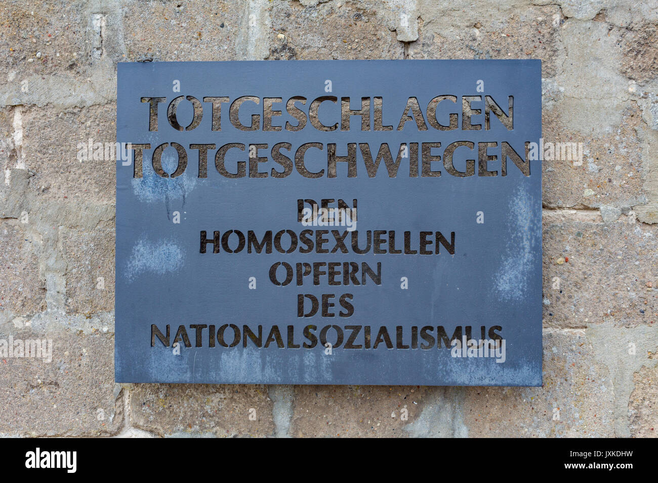 Memoriale per le vittime omosessuali del regime nazista al campo di concentramento di Sachsenhausen memorial site Foto Stock