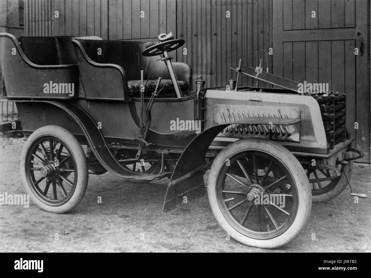 1903 Ryknield 10HP tonneau,la prima vettura costruita dalla società.. Foto Stock