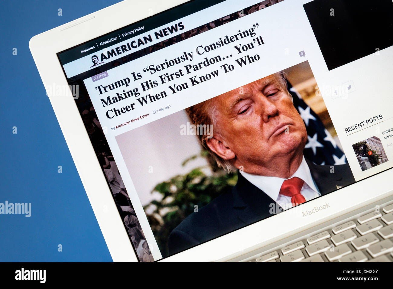 Il monitor di un computer la schermata mostra le Trump supporto parafango destro sito American News pochi giorni dopo l'alt-destra protestare in Charlottesville Foto Stock