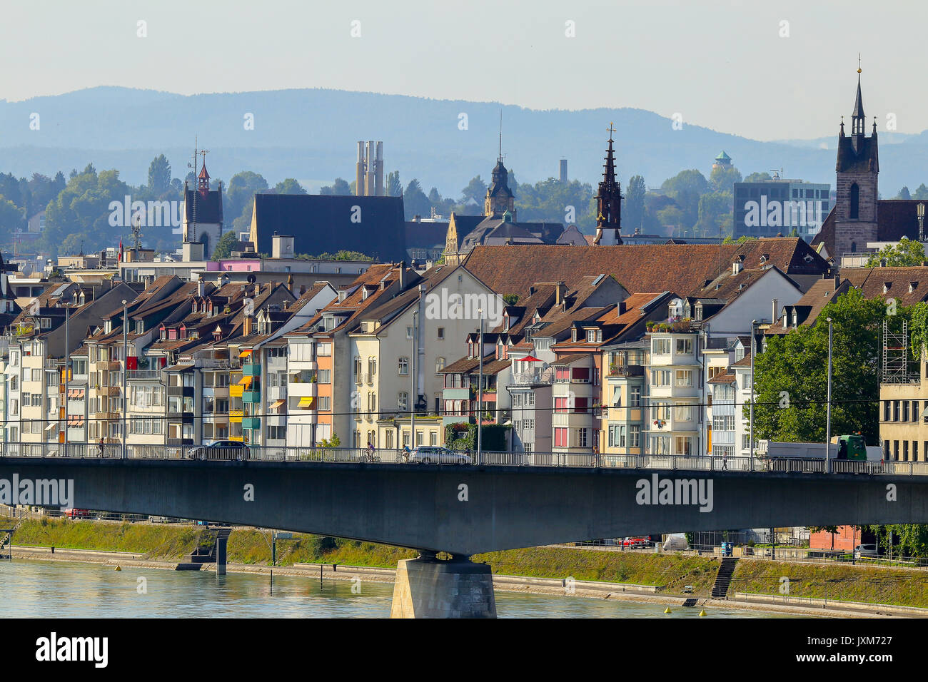 Case storiche lungo il Reno a Basilea, Basilea, Città, Svizzera. Foto Stock