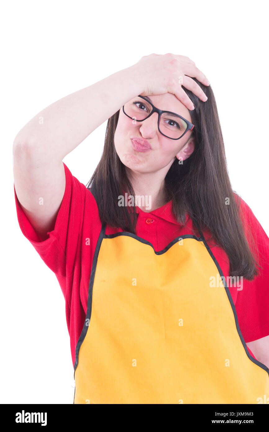 Negozio giovane venditore con grembiule deliberando divertenti e tenendo testa come lei dimentica qualcosa Foto Stock