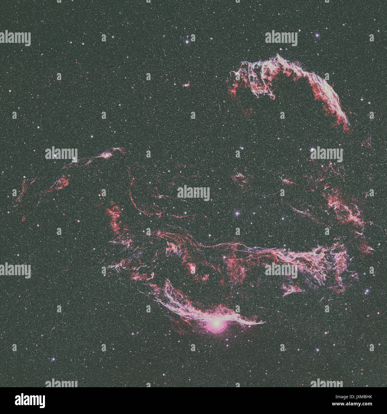 Il velo o nebulosa NGC 6960 è una nuvola di riscaldato e gas ionizzato e polvere nella costellazione del Cigno. Ritoccato immagine colorata. Gli elementi di questa immagine Foto Stock