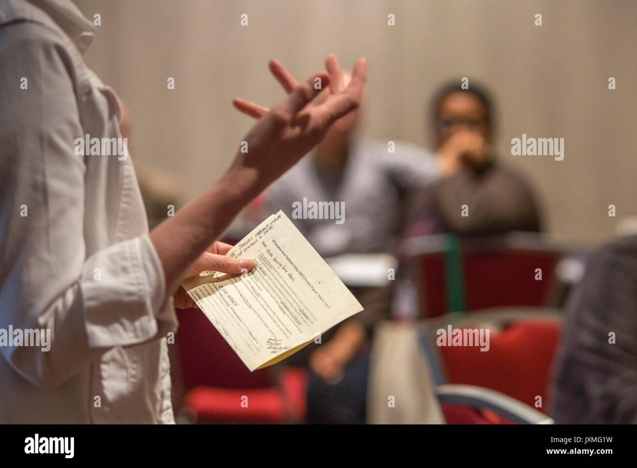 Detroit, Michigan - membri della federazione americana degli insegnanti per discutere questioni rivolto verso università e college di insegnanti in un workshop durante l'arretramento Foto Stock