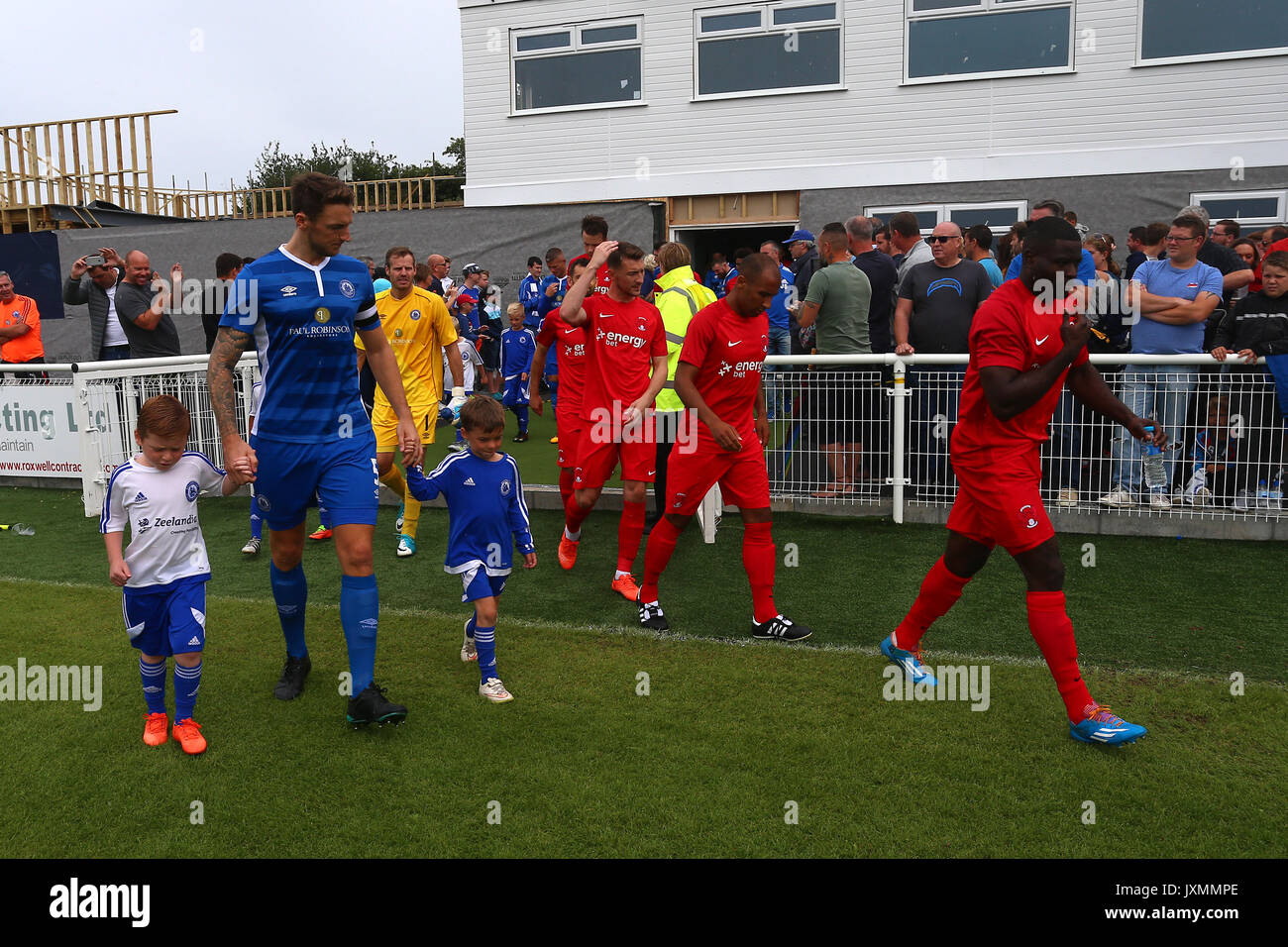 Il team per il campo durante la Billericay Town vs Leyton Orient, amichevole di calcio al nuovo Lodge il 29 Luglio 2017 Foto Stock