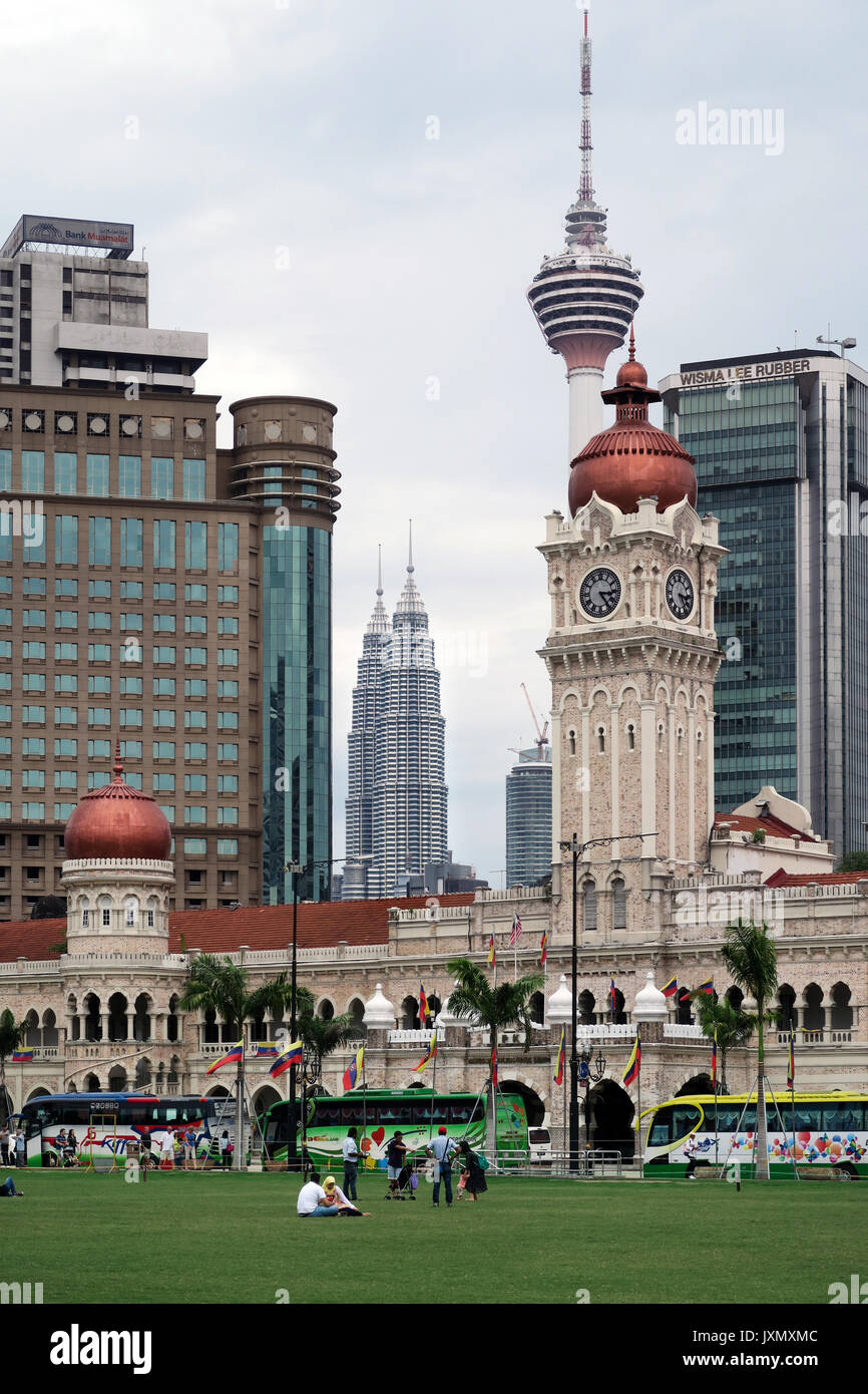 Kuala Lumpur, Malesia - 10 Febbraio 2016 : skyline verticale con la maggior parte dei famosi edifici di Kuala Lumpur, la capitale nazionale della Malesia Foto Stock
