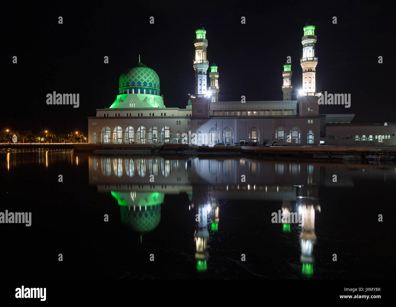 Kota Kinabalu moschea della città di notte, Sabah, Malaysia Foto Stock