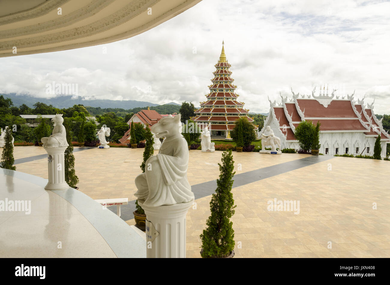Wat Huai Pla Kung, enormi stile cinese pagoda, Chiang Rai, Thailandia Foto Stock