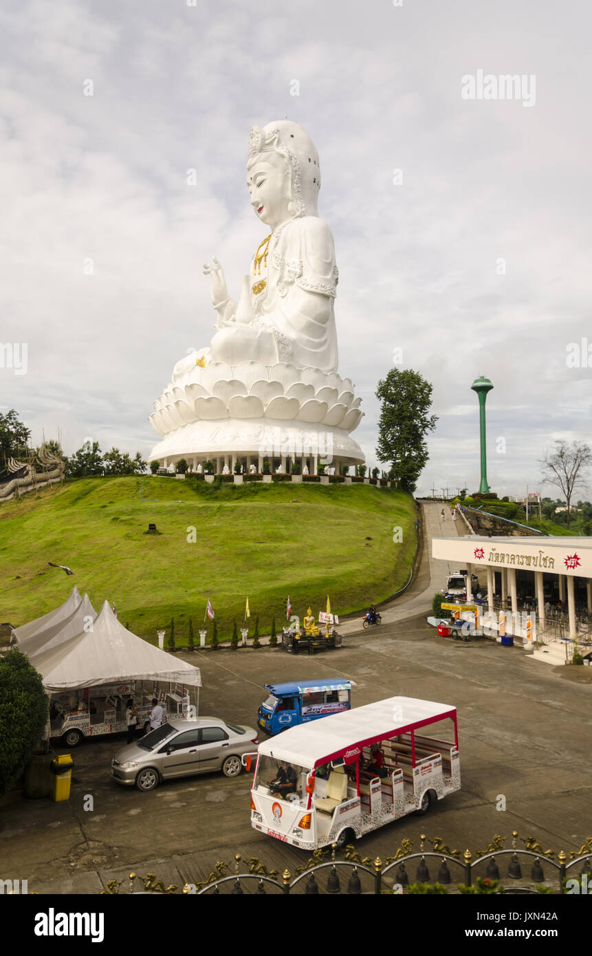 Wat Huai Pla Kung 9 Tier tempio gigantesco stile cinese statua del Buddha, Chiang Rai Thailandia Foto Stock