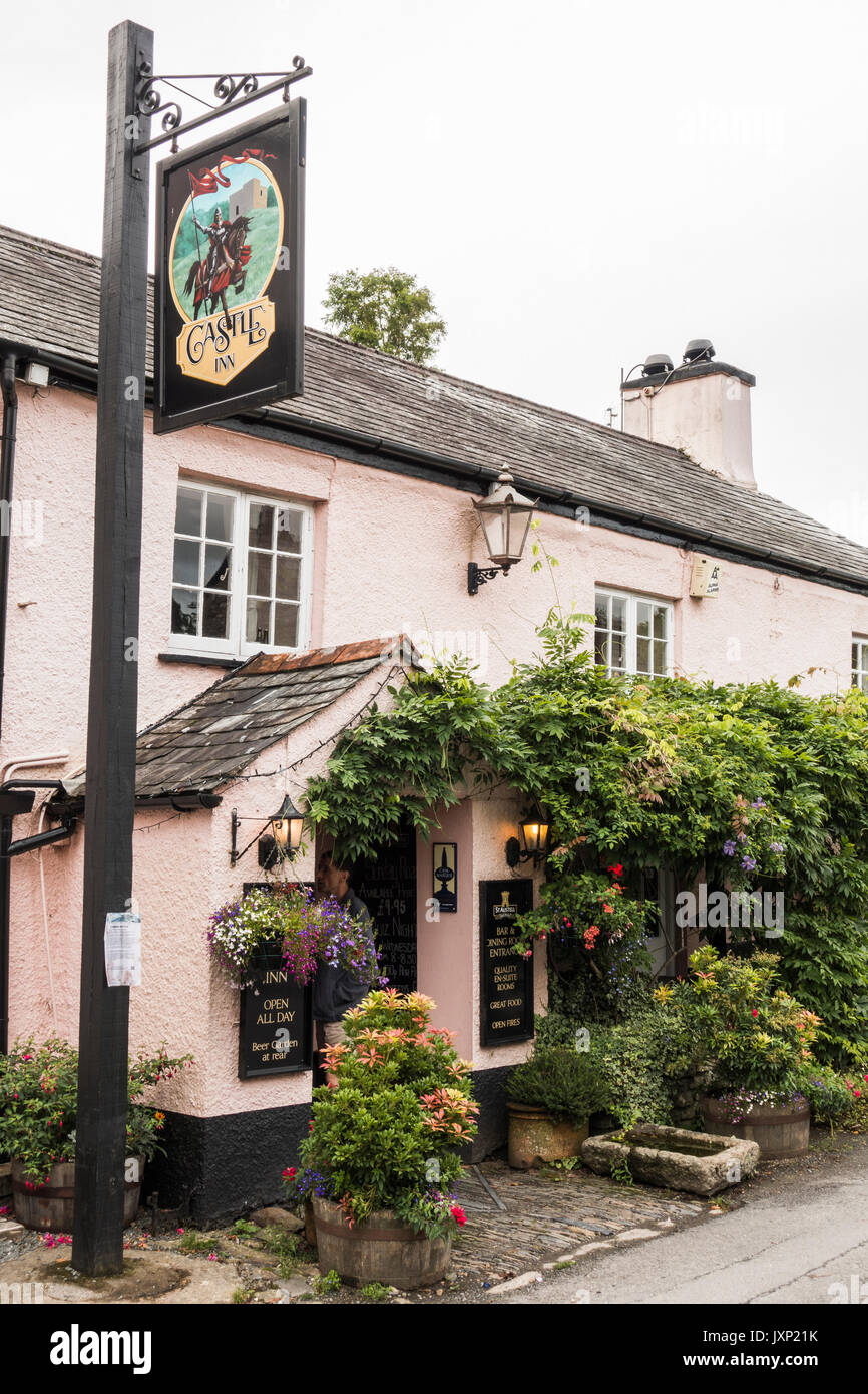 Il Castle Inn pub e ristorante in Lydford Village, vicino a Okehampton, Devon, Inghilterra, Regno Unito. Foto Stock
