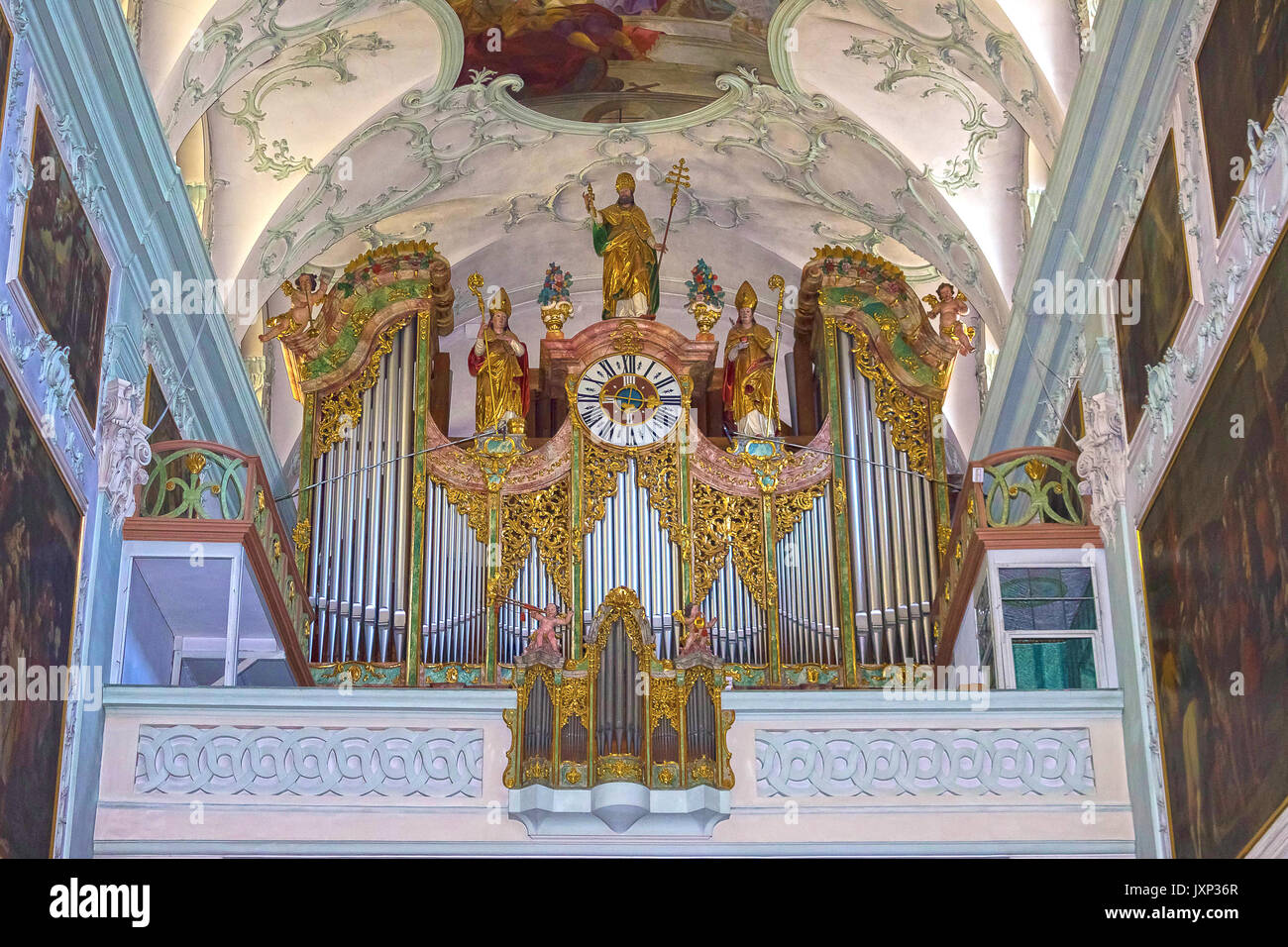 Salisburgo, Austria - 01 May 2017: Abbazia di San Pietro Chiesa interiore. Fondata nel 696 è considerato uno dei più antichi monasteri nell' area linguistica tedesca. Foto Stock