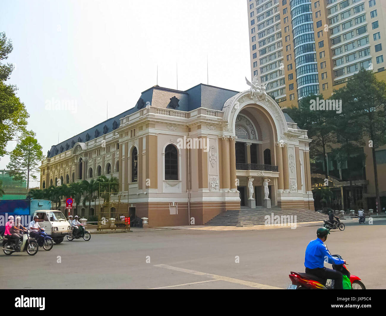 La città di Ho Chi Minh, Vietnam - 11 Febbraio 2011: la storica Saigon Opera House di Dong Khoi Street, Città di Ho Chi Minh, Vietnam. Foto Stock