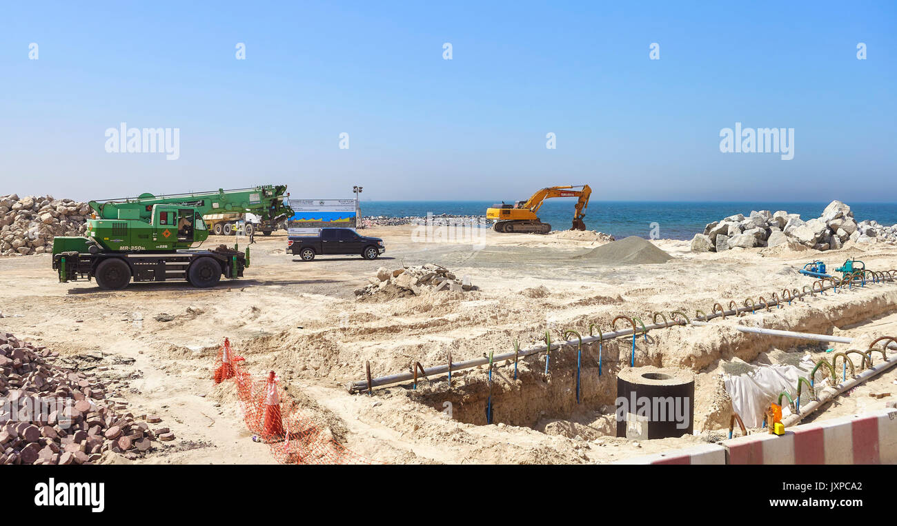Dubai, Emirati Arabi Uniti - 03 Maggio 2017: Spiaggia sito in costruzione tra Dubai e Sharjah. Foto Stock