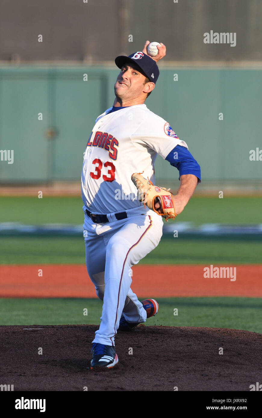 Brooklyn, NY - 16 agosto: New York Mets pitcher Matt Harvey si accamparono in un gioco di riabilitazione per i cicloni di Brooklyn a MCU Park il 16 agosto. 2017. Harvey si accamparono 3 inning dando il massimo 1 mentre si colpisce 4. Giorgio Napolitano/MediaPunch Foto Stock