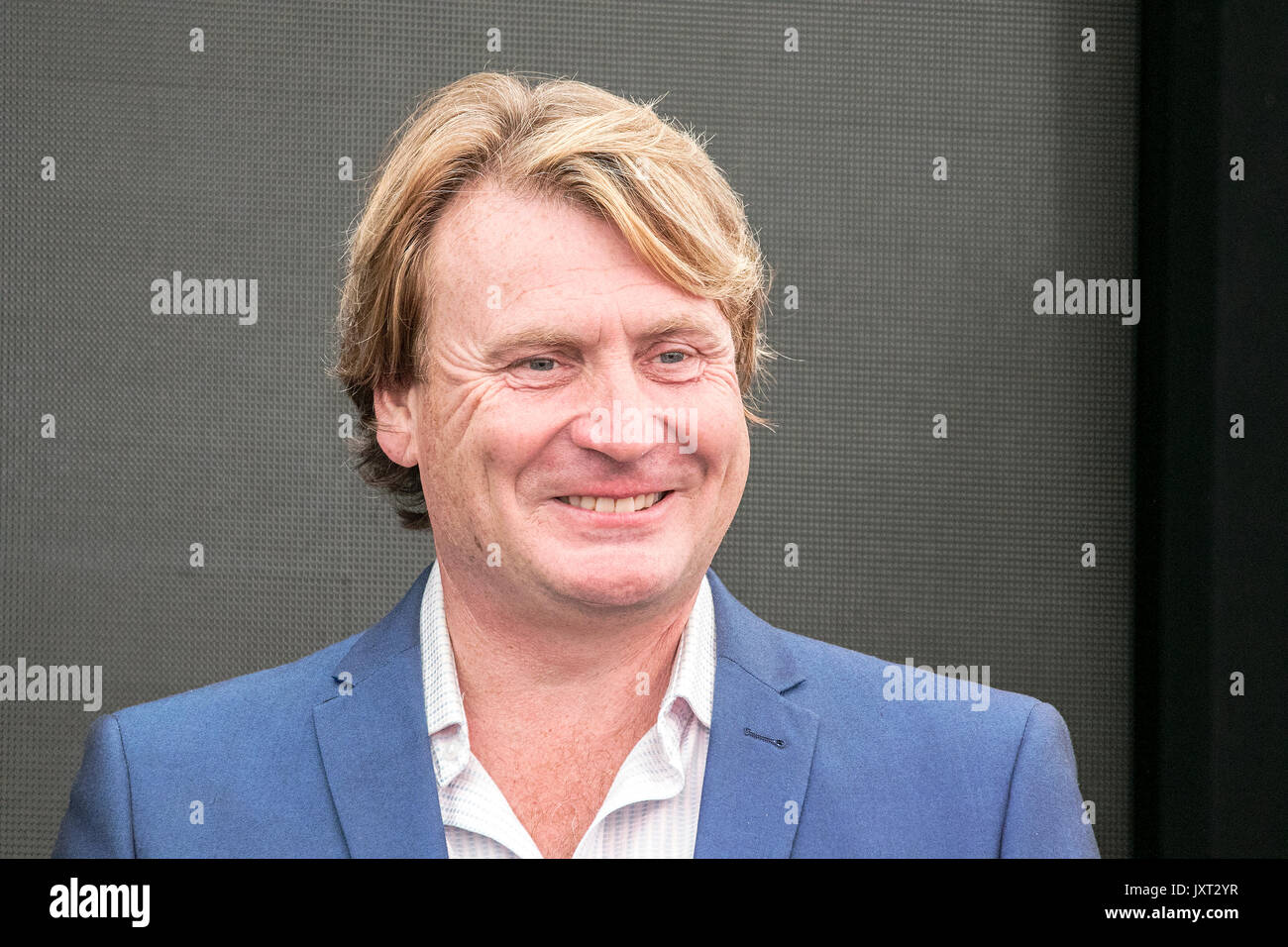 Southport, Merseyside, 17 agosto 2017. Flower Show. Celebrità David Giardiniere Domoney, residente esperto orticola con ITV1's questa mattina, ritorna per aprire questo anni incredibile Southport Flower Show. David, che egualmente co-presenta 'amore il vostro giardino' con Alan Titchmarsh, ha messo insieme un teatro celebrity per quest'anno, con una serie di colloqui da molti di Gran Bretagna il più noto giardino guru. Credito: Cernan Elias/Alamy Live News Foto Stock