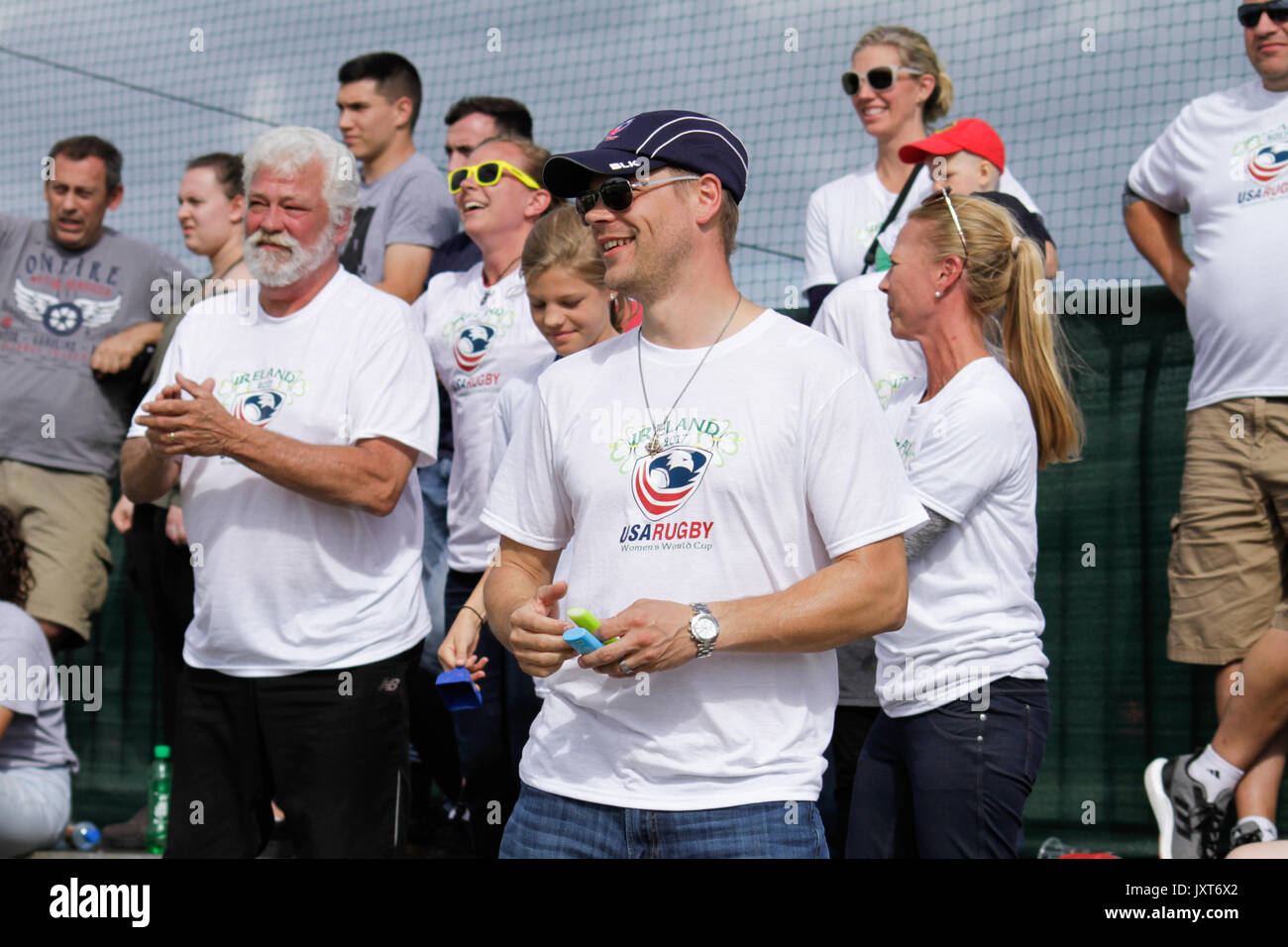 Dublino, Irlanda. 17 Ago, 2017. USA i fan nel corso Inghilterra v USA corrispondono a la donna della Coppa del Mondo di Rugby a Billings Park UCD, Dublino. FT: Inghilterra 48 - 26 STATI UNITI D'AMERICA. Credito: Elsie Kibue/Alamy Live News Foto Stock