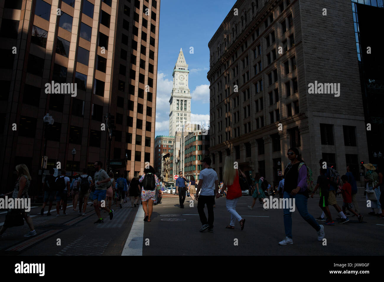 Incrocio occupato di Stato e Congresso strade Boston Massachusetts Foto Stock