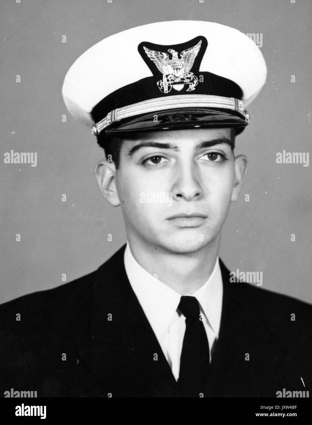 Paolo grattan boukouris, ritratto fotografia in uniforme militare, torace, full face, c 25 anni di età, 1962. Foto Stock