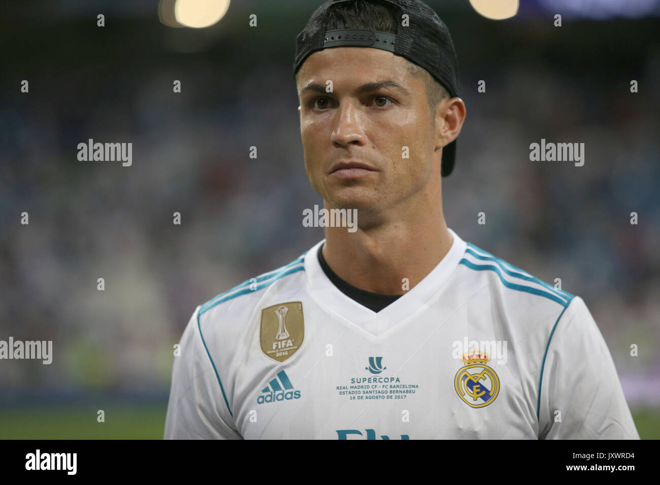 Cristiano Ronaldo sul passo dopo il gioco. Real Madrid Barcellona sconfitto 2-0 nella seconda gamba della Supercoppa Spagnola partita di calcio a Sant Foto Stock